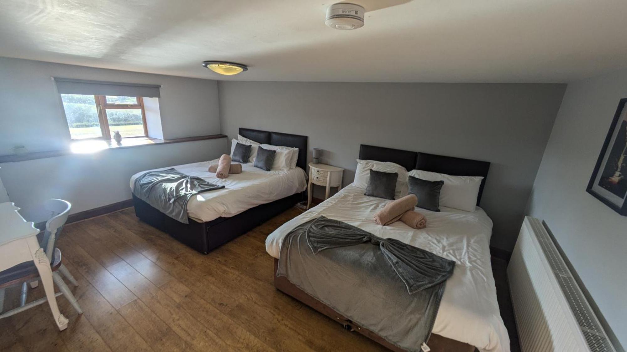 Vale Farm Cottages ブレコン エクステリア 写真