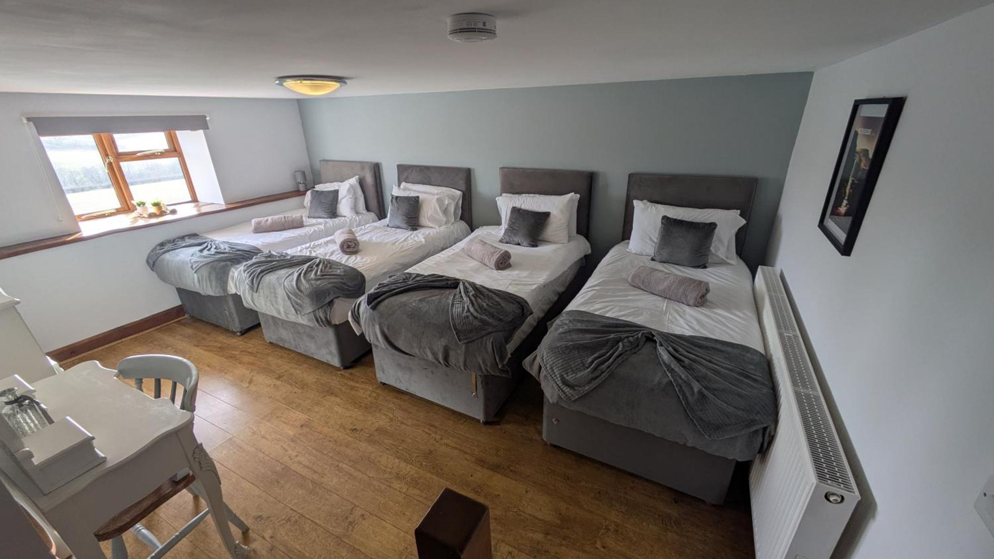 Vale Farm Cottages ブレコン エクステリア 写真