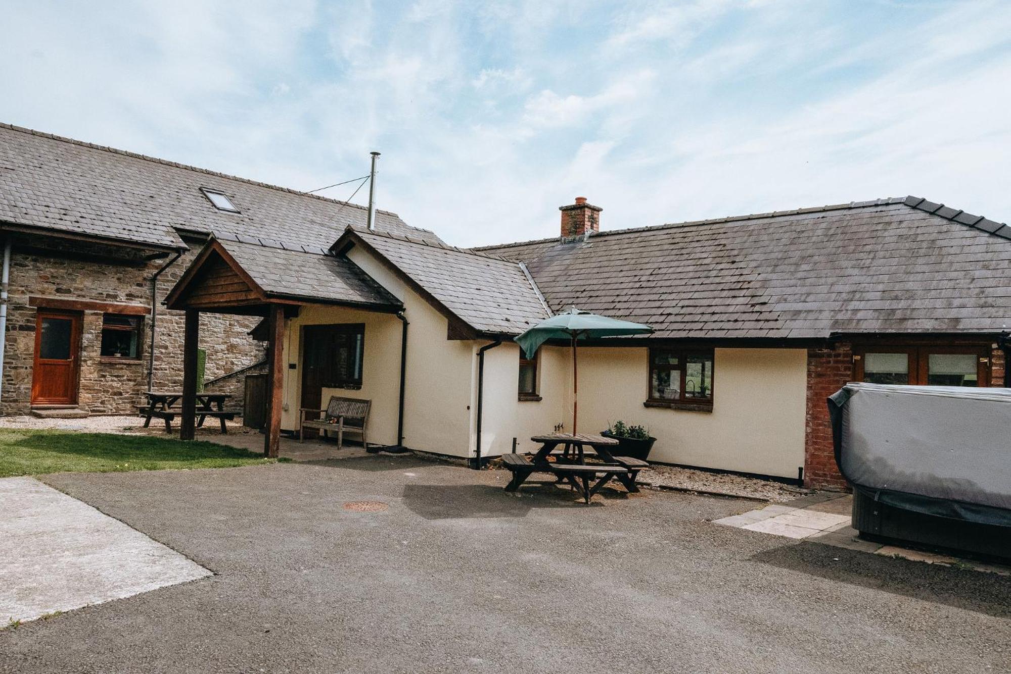 Vale Farm Cottages ブレコン エクステリア 写真